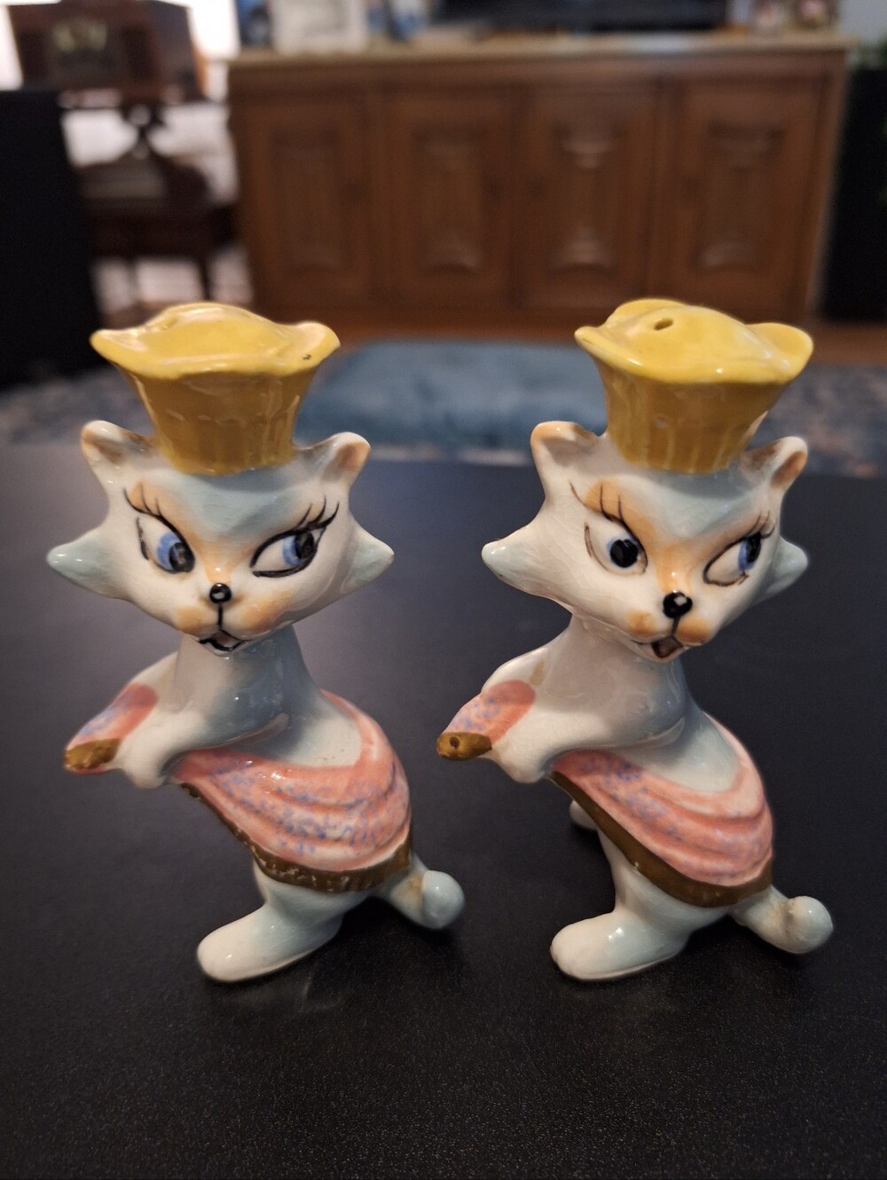 Kitsch Vintage Ceramic Cat Salt & Pepper Set in Pastel Yellow and Pink